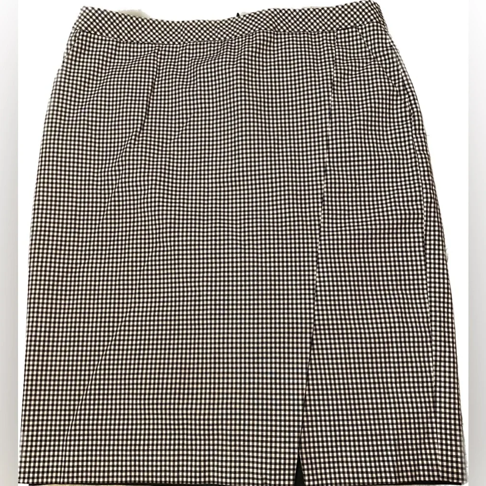 Women’s Talbots Black & White Pencil Skirt lined petite Size 10 with pockets New